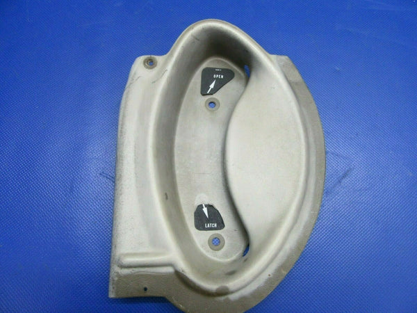 Piper PA-32RT Pan Cabin Door Latch Beige P/N 79542-05, 79542-005 (0521-608)