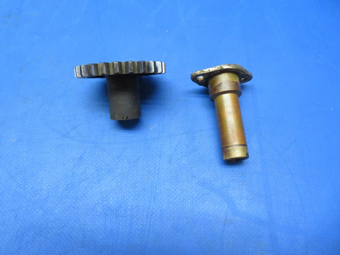 Continental E225-8 Accessory Drive Idler Gear & Shaft P/N 352014 (0723-688)