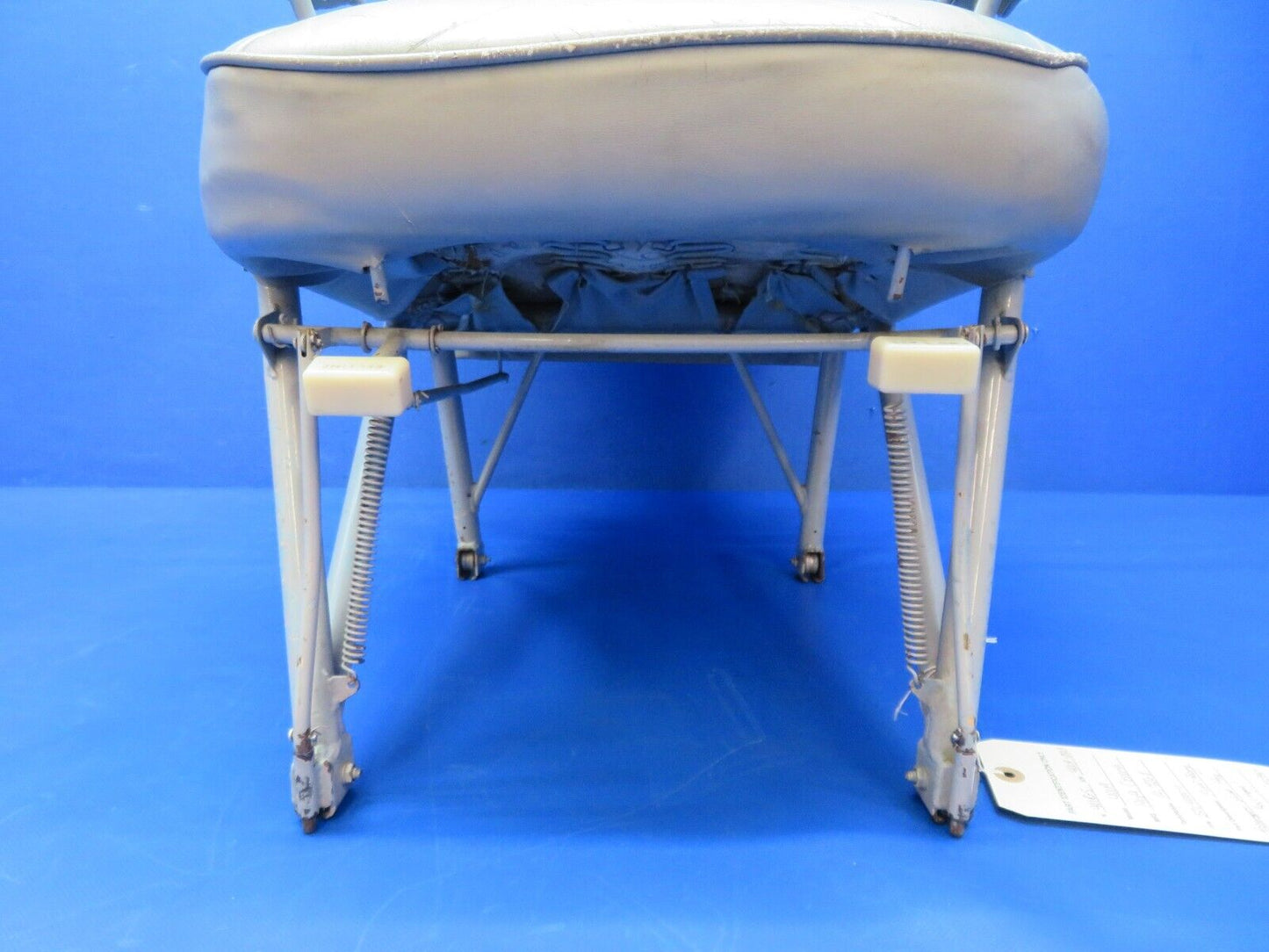 Cessna 401 / 401A FWD Facing Passenger Seat Assy Reclining 5014000-1 (1223-361)