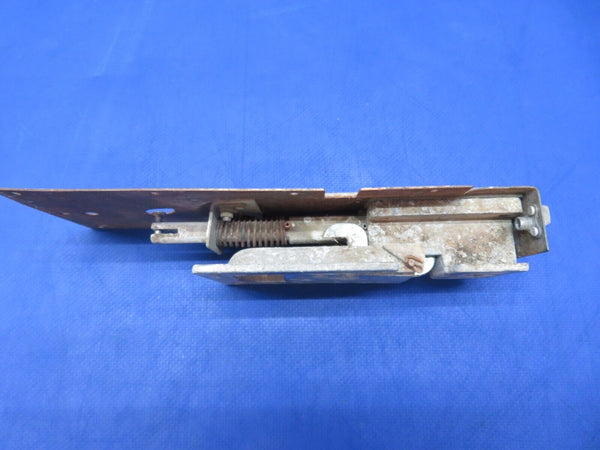 Cessna 150 / 150L LH Cabin Door Latch Assy P/N 0413387-3 FOR PARTS (0823-609)