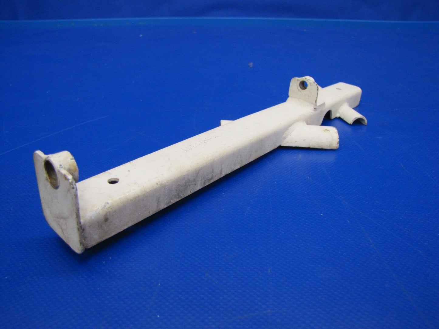 Cessna 188AG Bracket Assy Control Arm Stop P/N 1660131-2 NOS (0517-135)