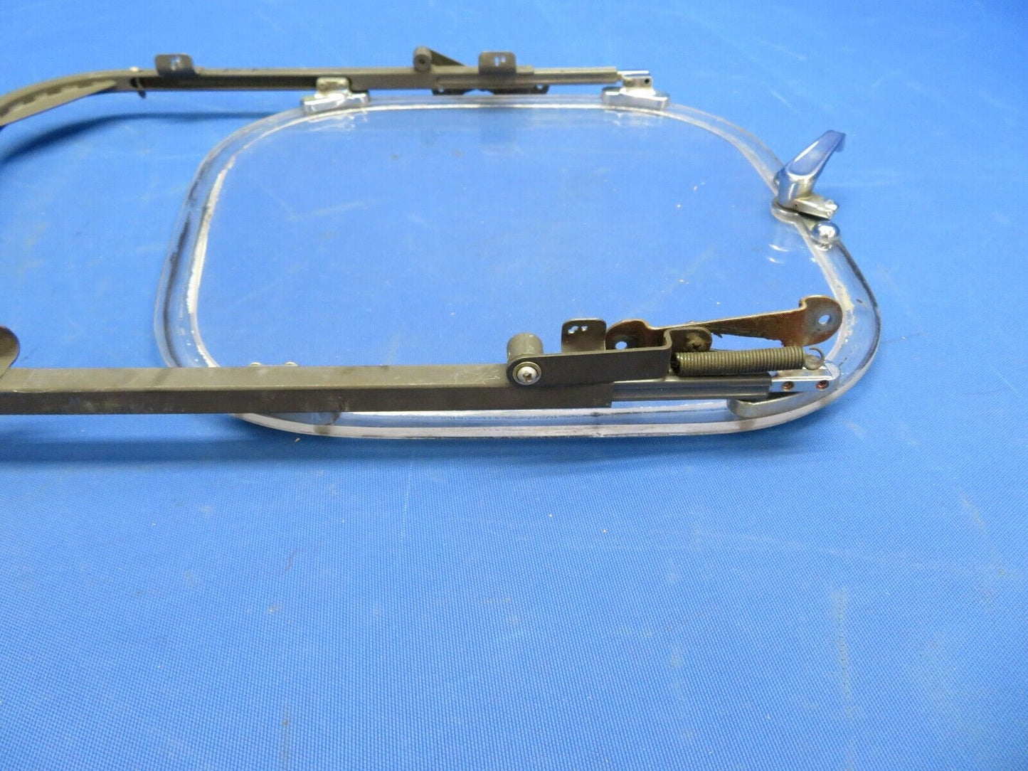 Cessna P210N Window w/ Sliding Mount P/N 2117230-2 (1020-142)