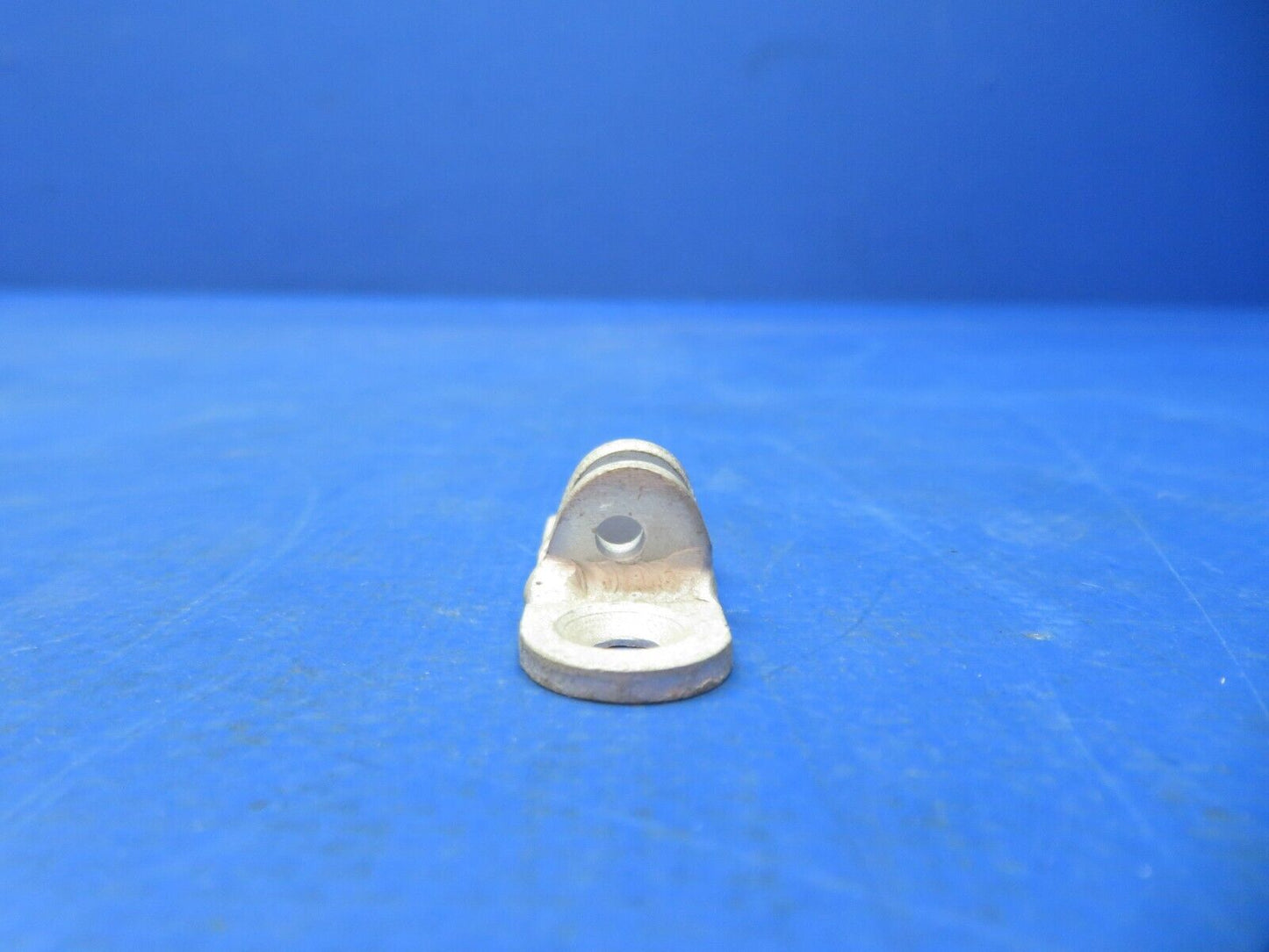 Cessna Hinge Assy P/N 0710625-1 NOS (1023-221)