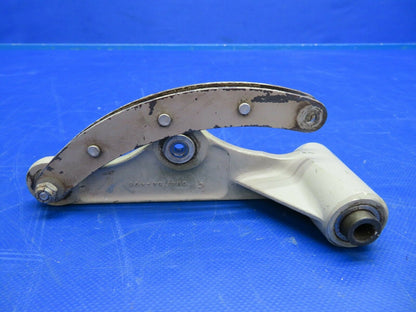 Cessna 310P Bellcrank Assy RH Main Gear P/N 0841104-4 (0620-741)