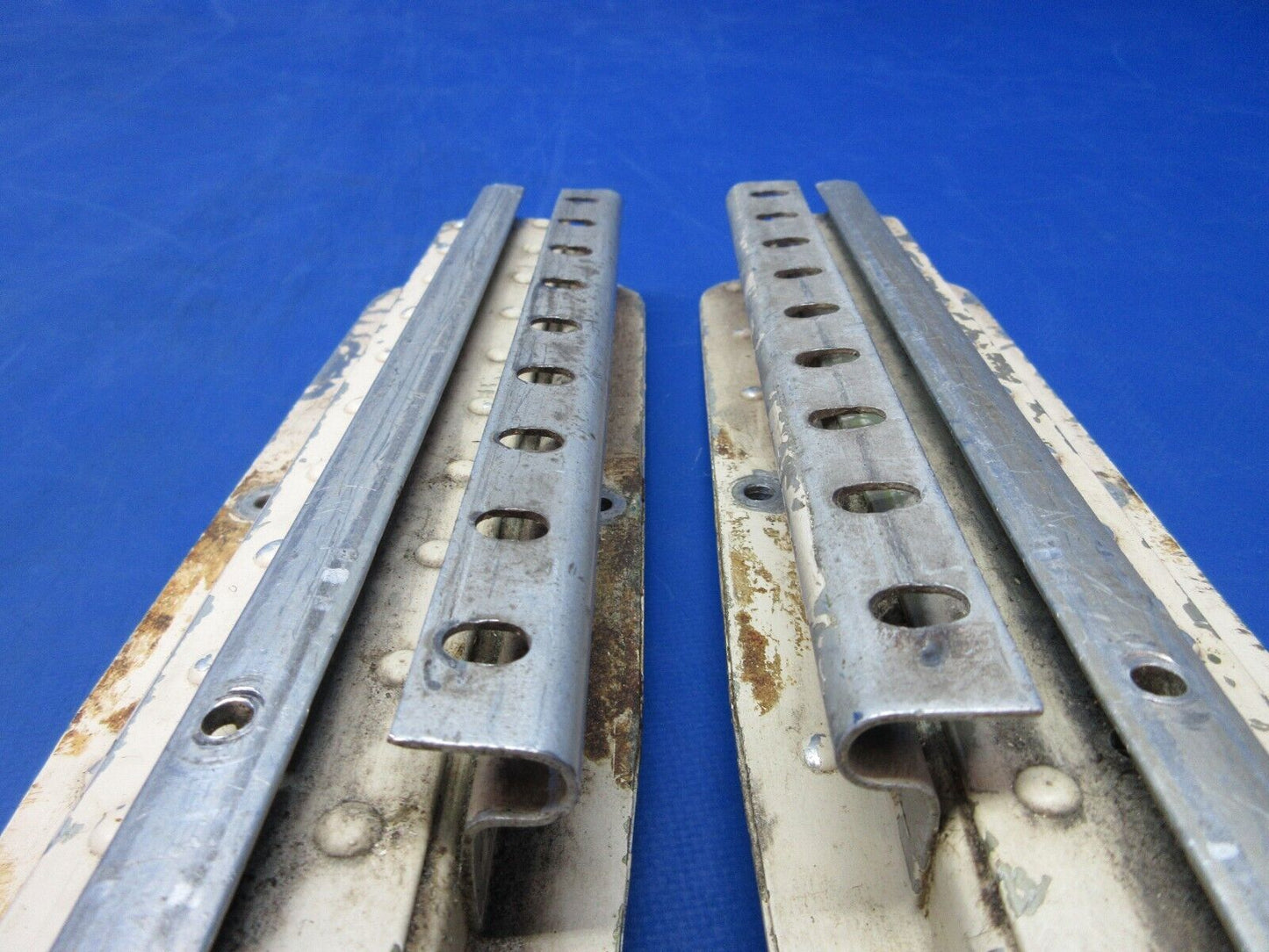 Cessna 310 / 310I LH Seat Track Assy INBD And OTBD P/N 0812987-9 (1023-704)