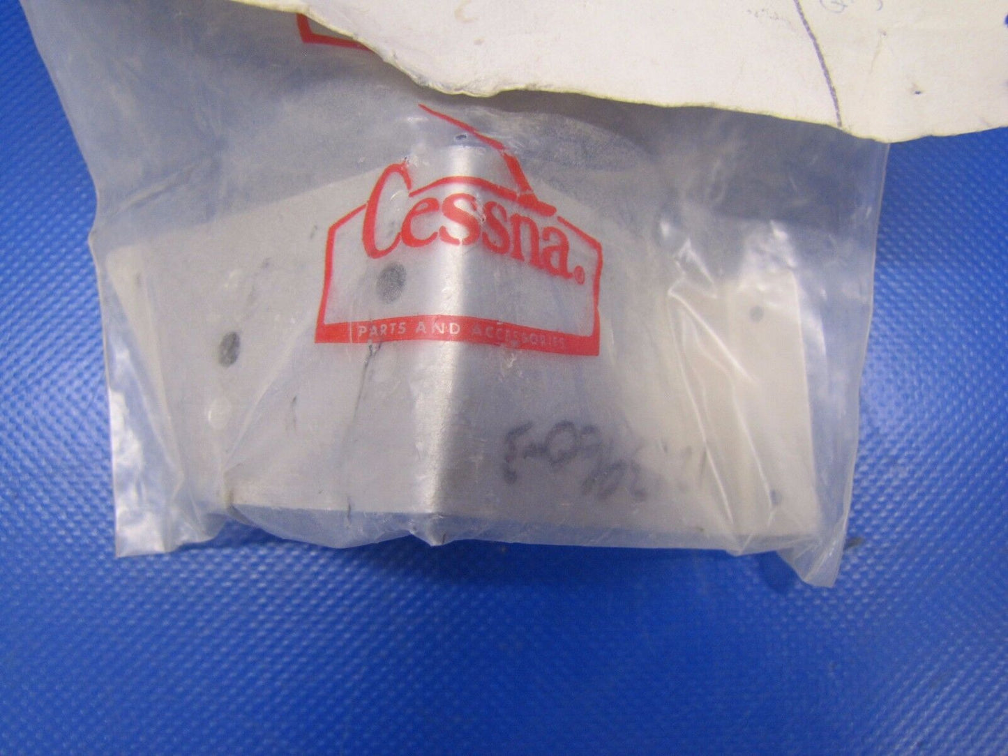 Cessna 206 & T206 Bracket Cowl Flap Control LH P/N 1213960-3 NOS (0517-38)