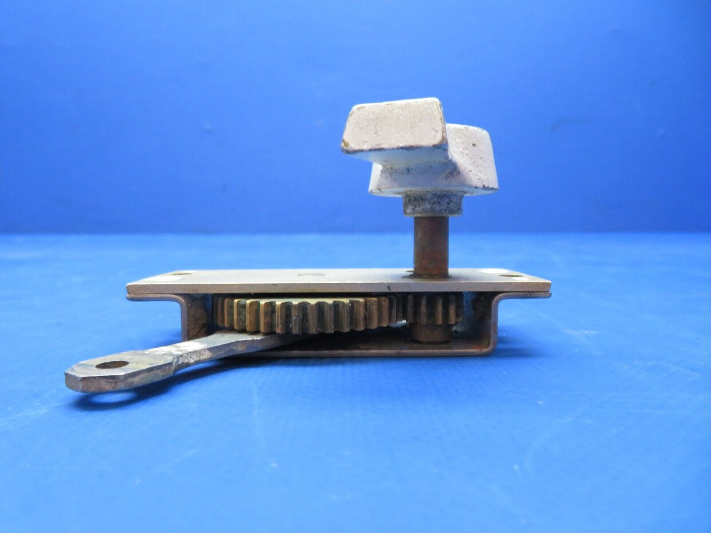 Cessna 310 / 310Q Airborne LH Gear Box Fuel Selector  P/N 5015104-3 (0823-622)