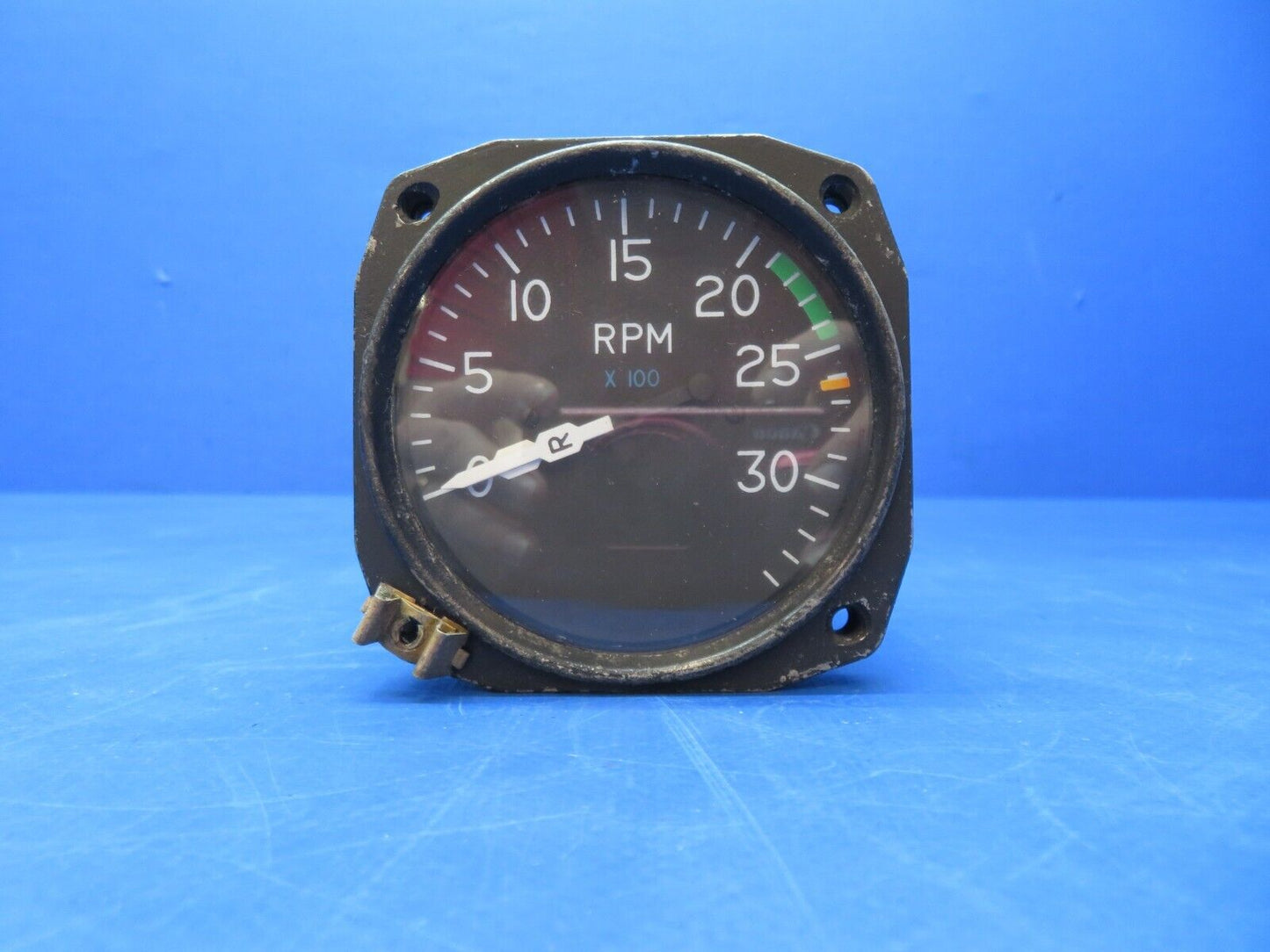 Cessna 310Q Dual Tachometer P/N C668017-0102 (0623-570)