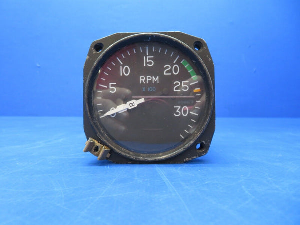 Cessna 310Q Dual Tachometer P/N C668017-0102 (0623-570)