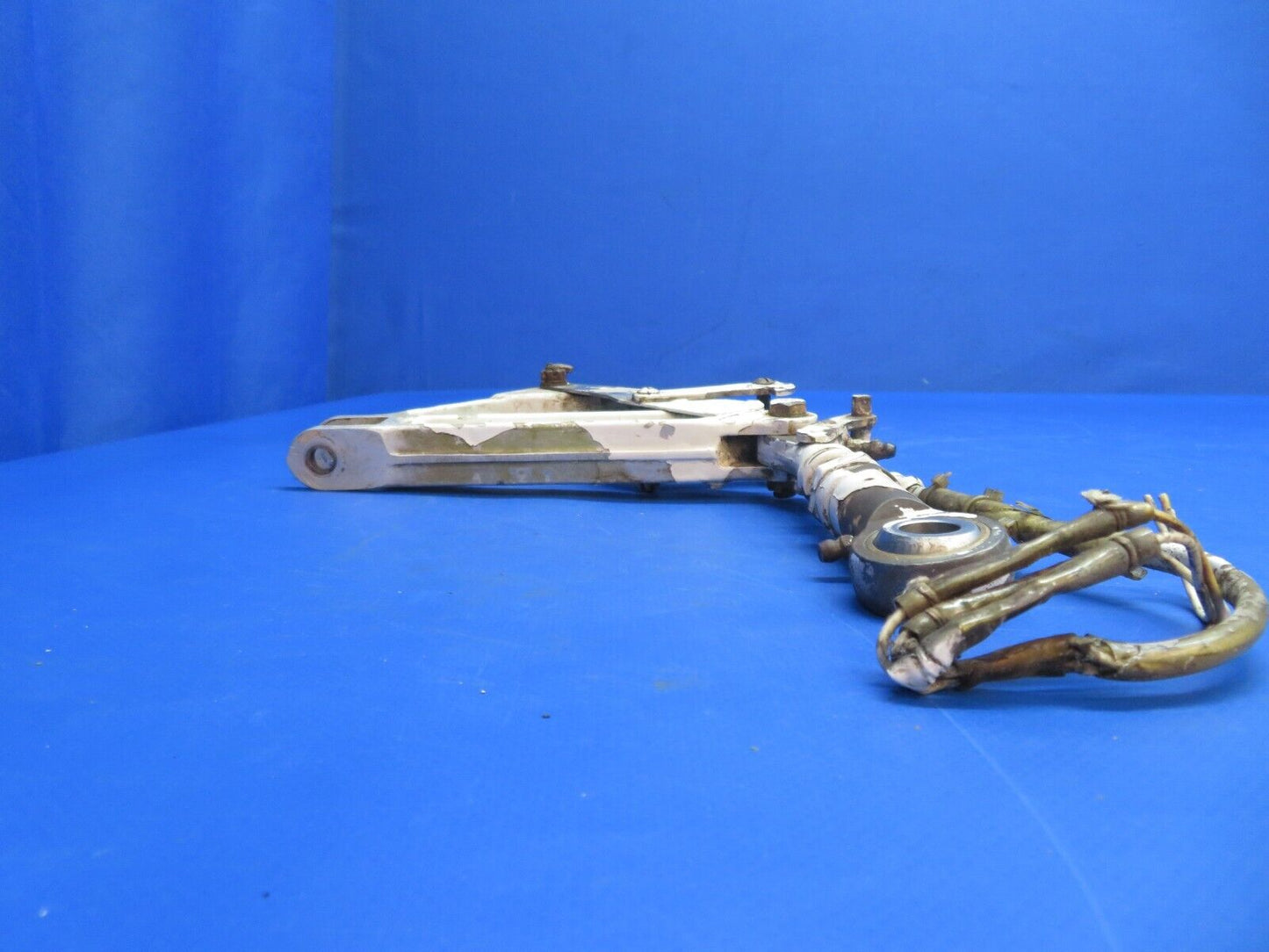 Piper PA-34-200T Seneca II LH Truss Main Gear w/ Switch P/N 78721-02 (0223-907)