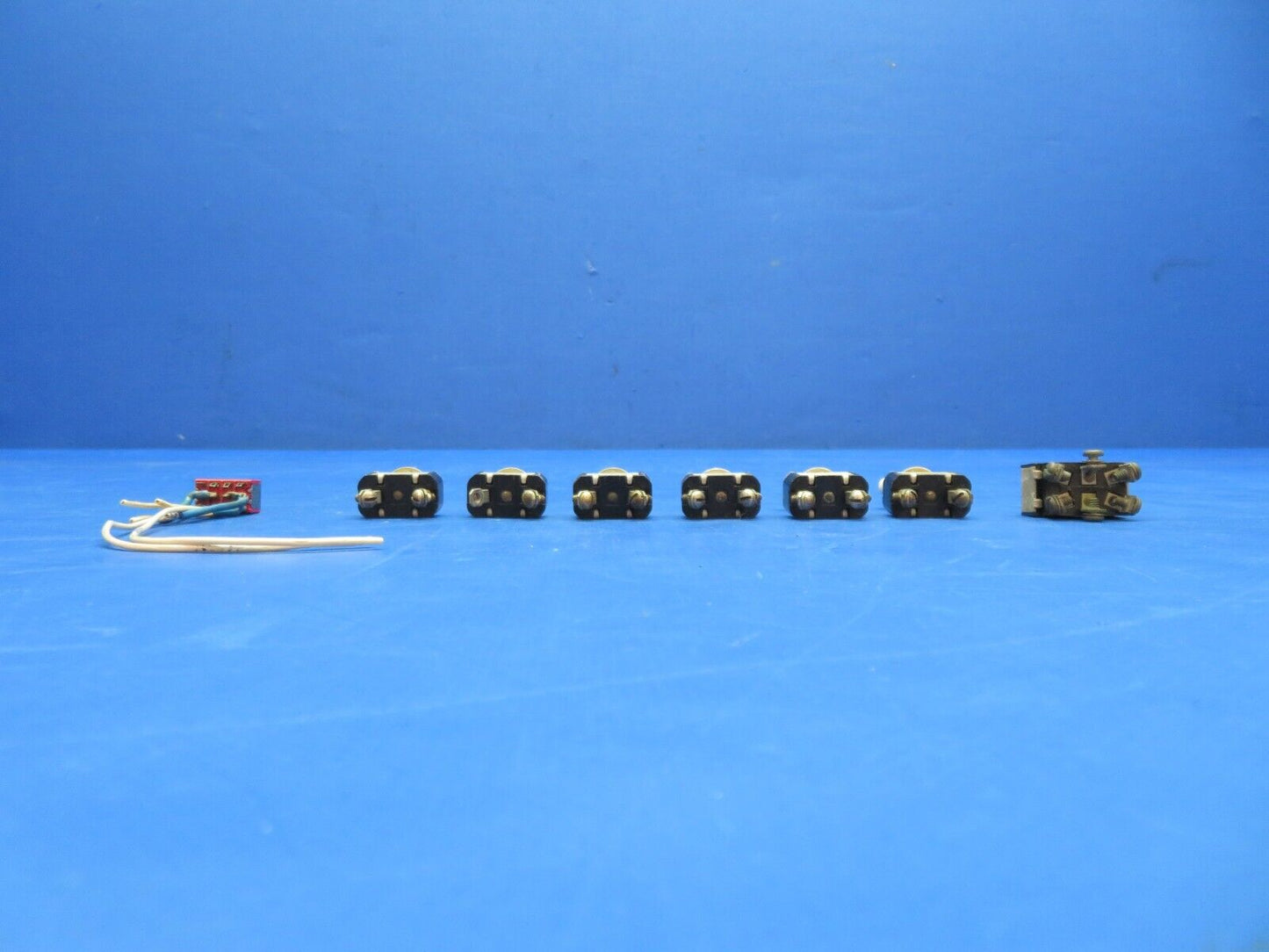 Cessna 310 / 310Q Cutler Hammer Toggle Switch P/N AN3021-2 LOT OF 8 (0923-318)
