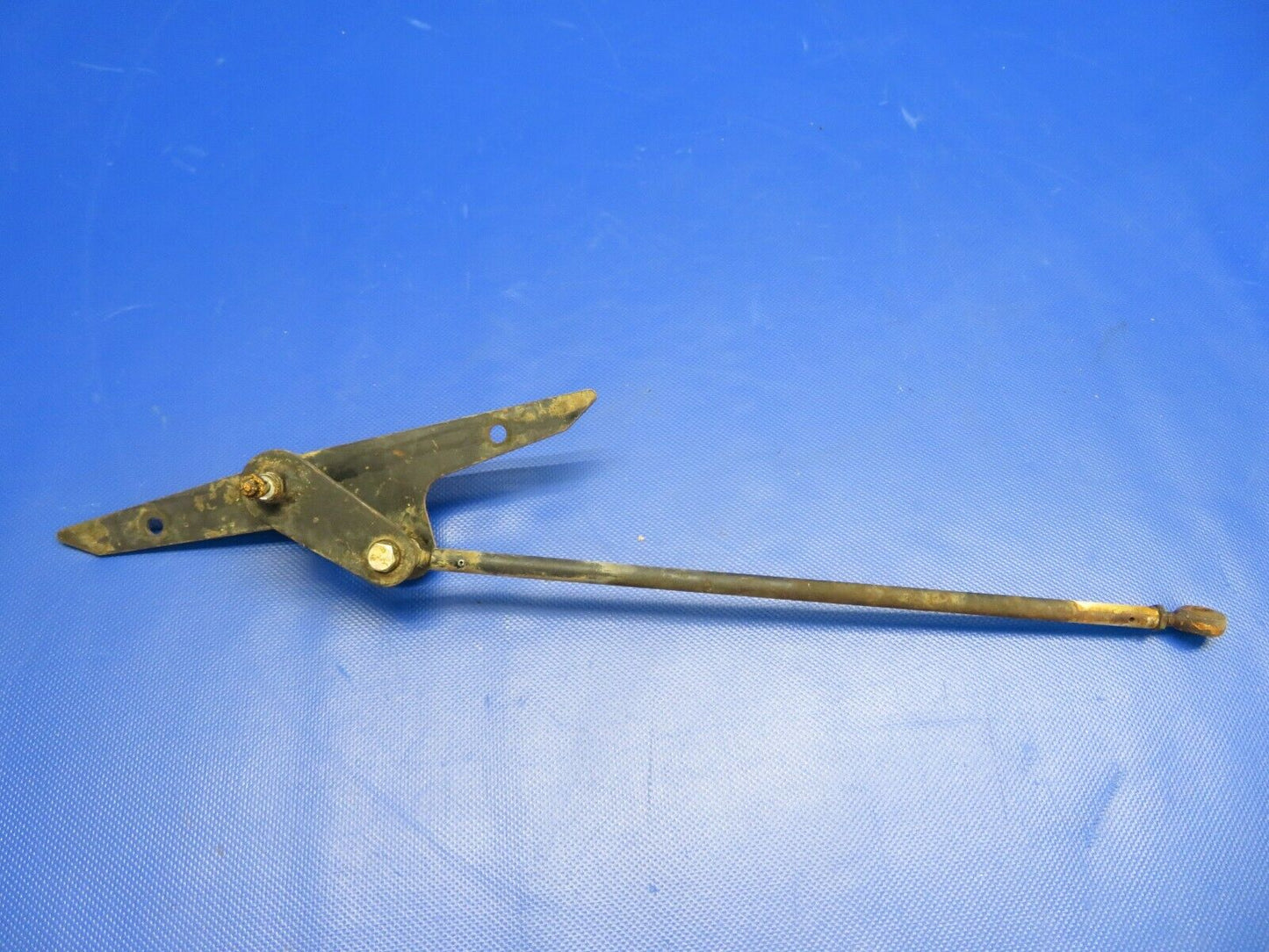 Piper Cherokee PA-28-140 Aileron Bellcrank LH P/N 62771-00 (1220-385)