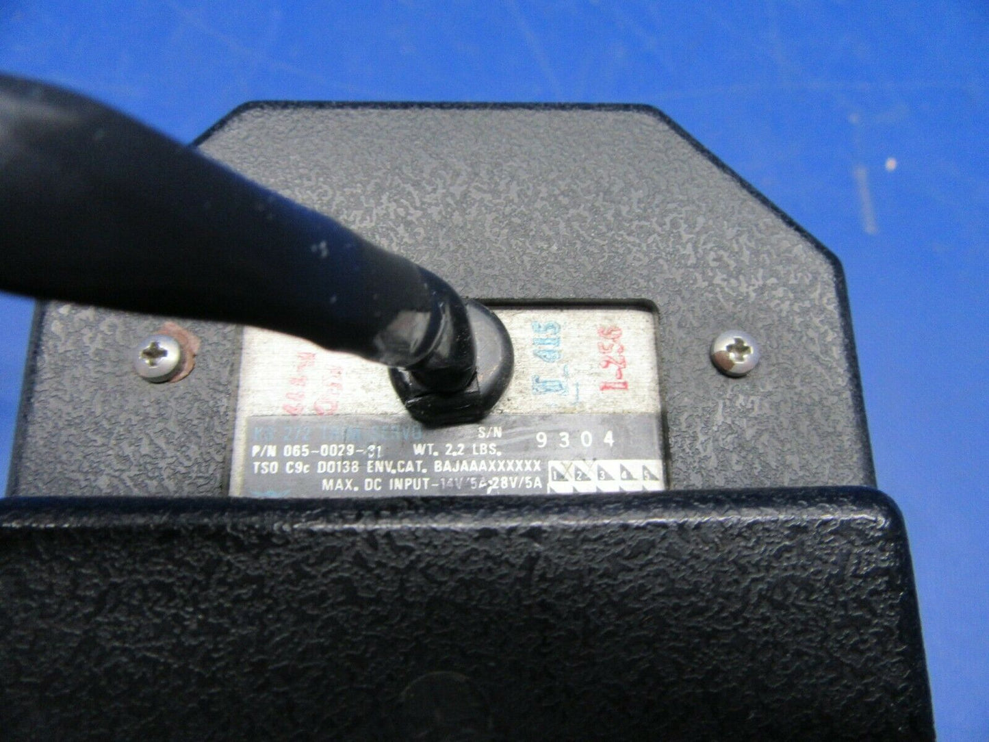 210 King KS-272 Trim Servo w/ Bracket 14V/28V 065-0029-31 Mods 1 & 2 (0921-569)