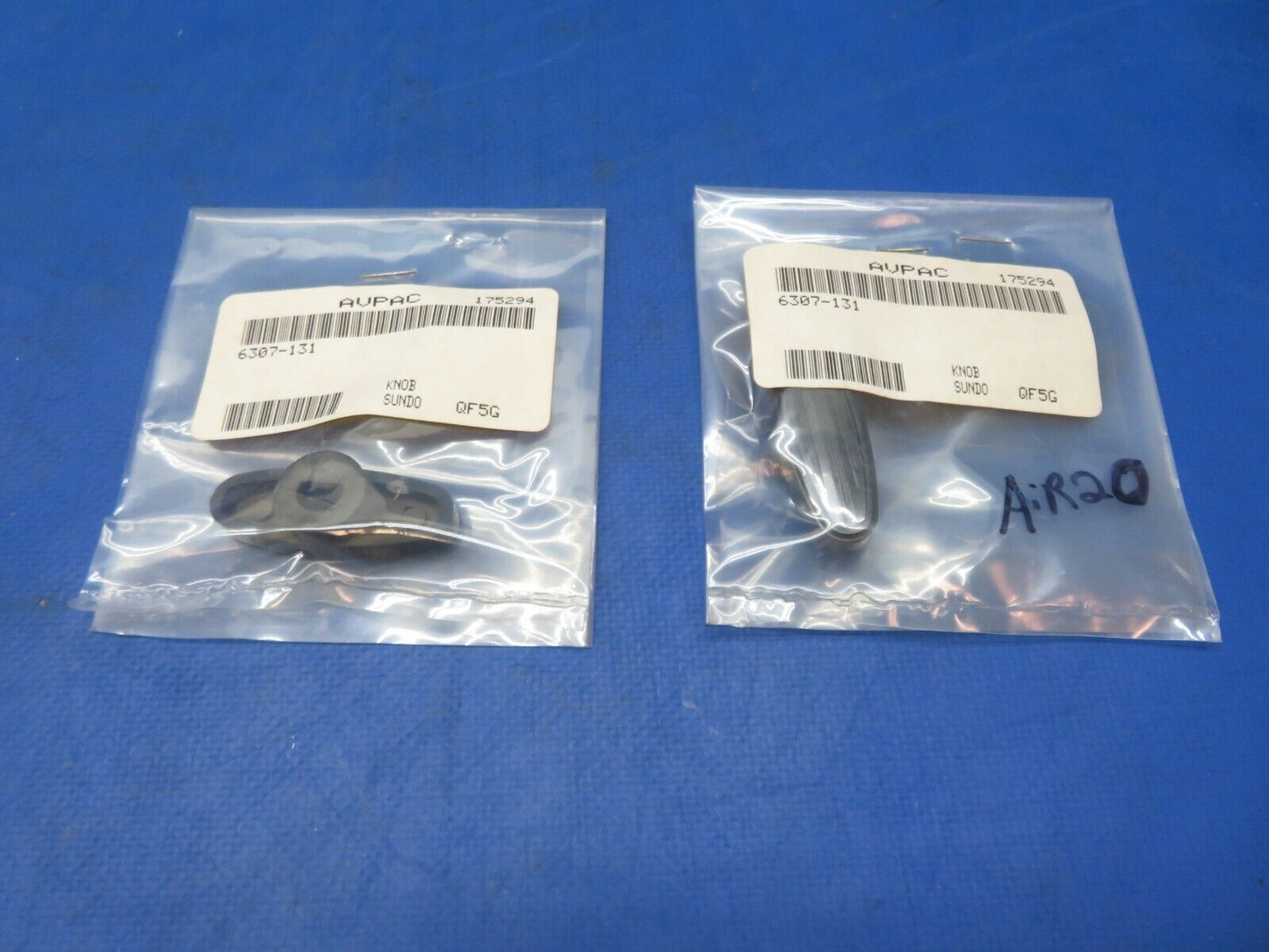 Beech Knob P/N 6307-131 LOT OF 2 NOS (1023-193)