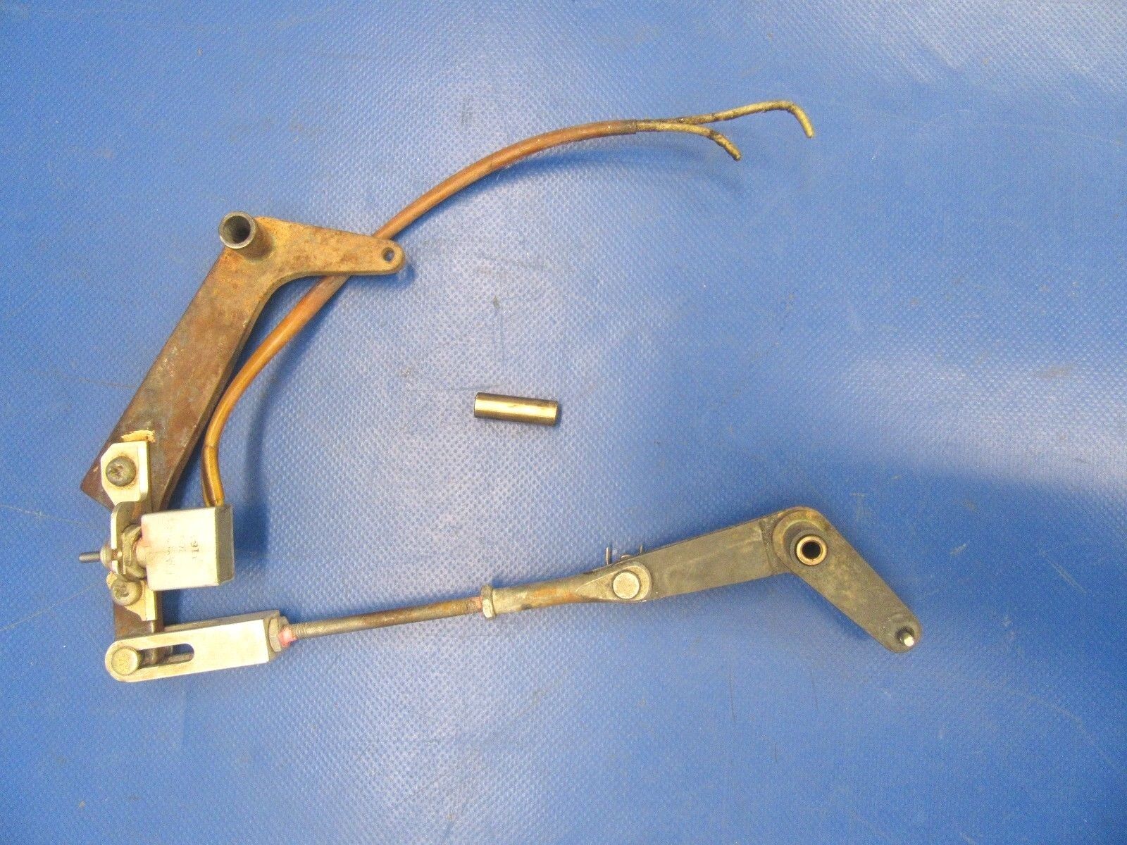 Cessna 210 E Uplock Linkage Main Gear P/N 1241428-2, 1241430-1 (0618-129)