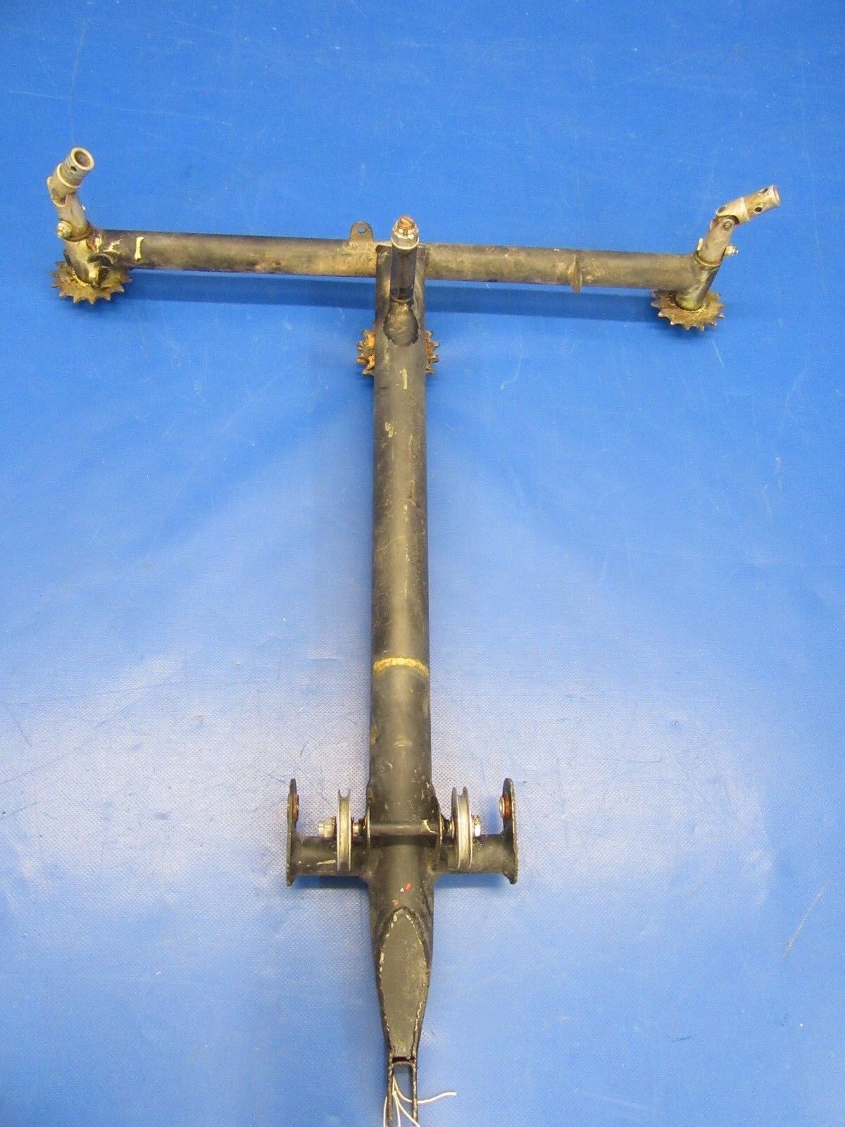 Piper PA-28-140 Cherokee Tee Bar Control Column Assy P/N 62703-031 (1018-169)