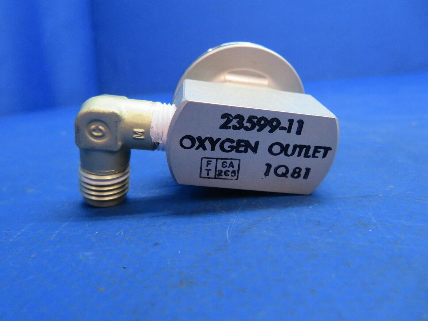 Piper Aerostar 602P Oxygen Outlet P/N 23599-11 (0123-655)