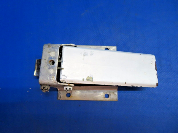 Piper PA-34-200T Seneca Latch FWD Cabin Door w/ Cover P/N 79515-035 (0323-559)