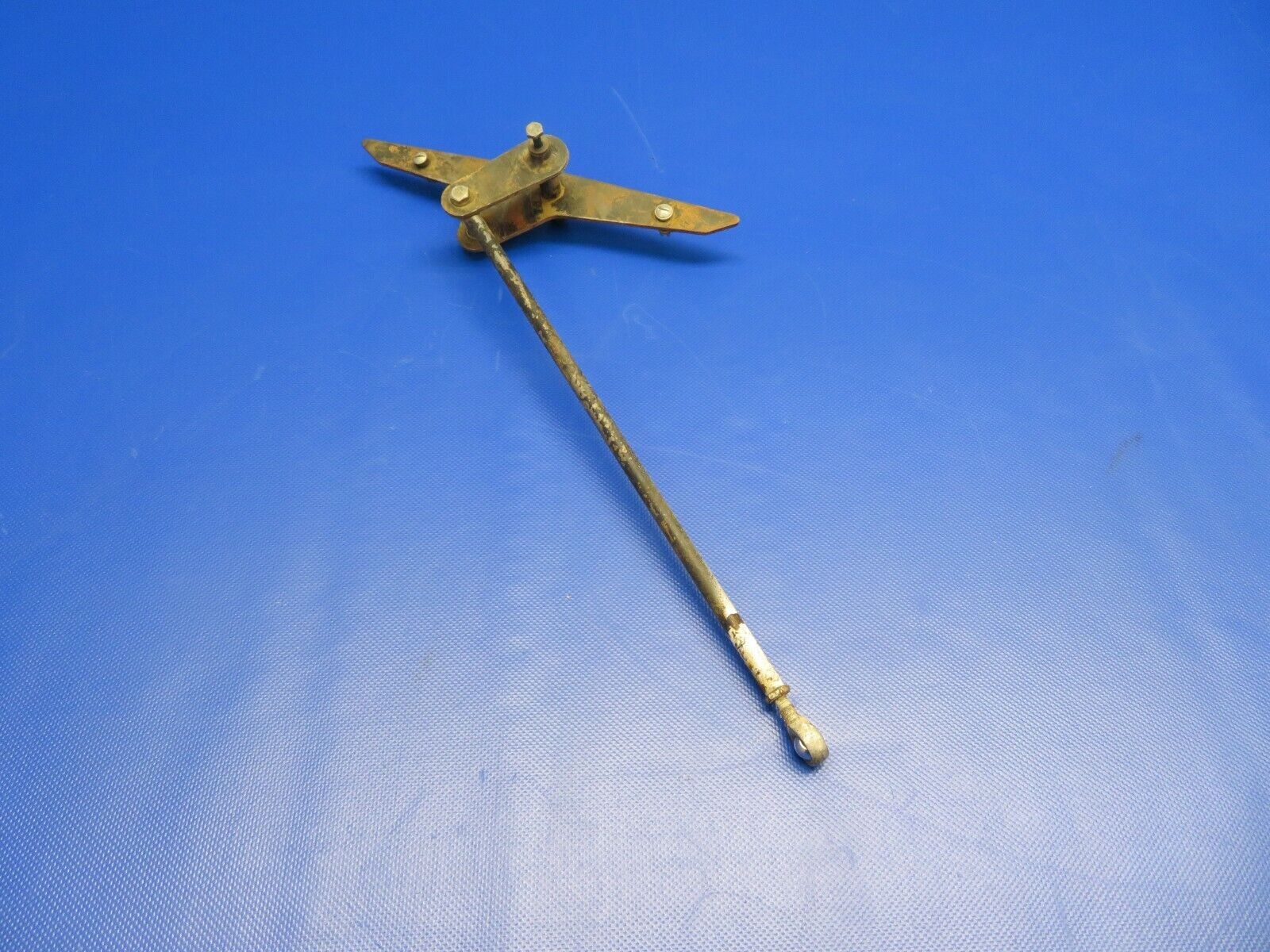Piper PA-28-140 Aileron Bellcrank RH P/N 62771-02, 62766-00 (1220-138)
