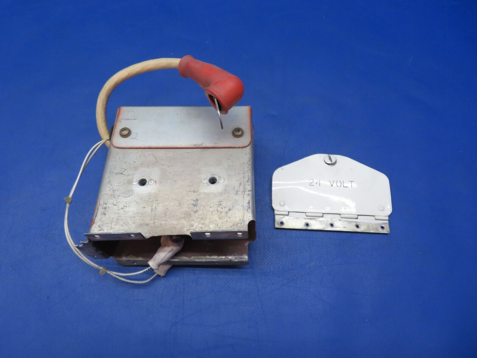 Beech 95-B55 External Power Receptacle Box Assy 24v P/N 95-360012-619 (0523-991)