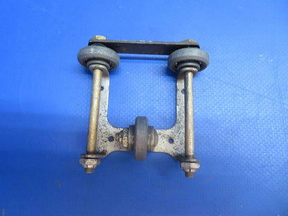 Piper Aztec Roller Assy Control Column P/N 16851-02, 16851-002 (1122-542)