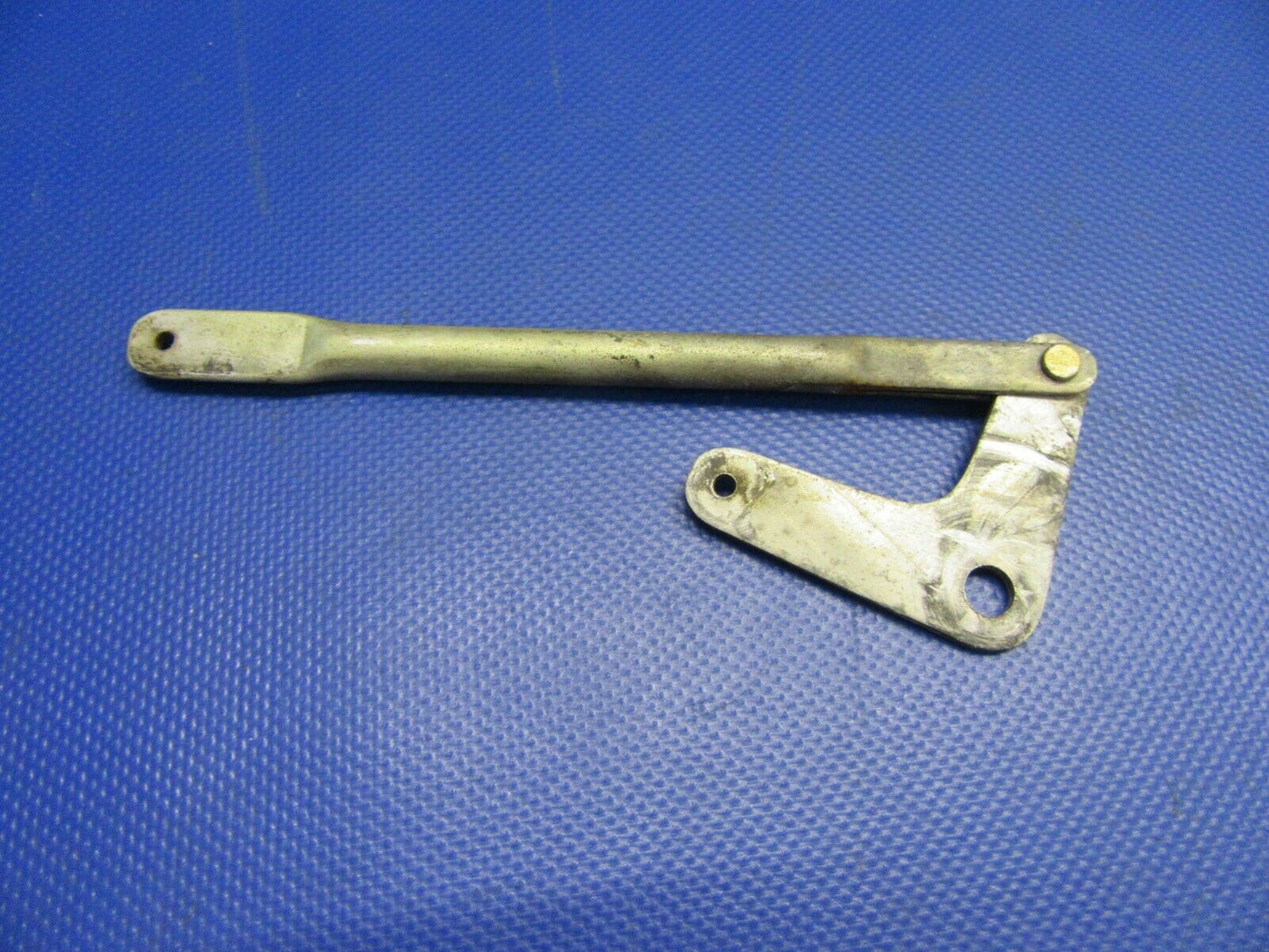 Cessna 177RG Bell Crank & Push Rod RH Cabin Door P/N 1717085-2 (0621-437)