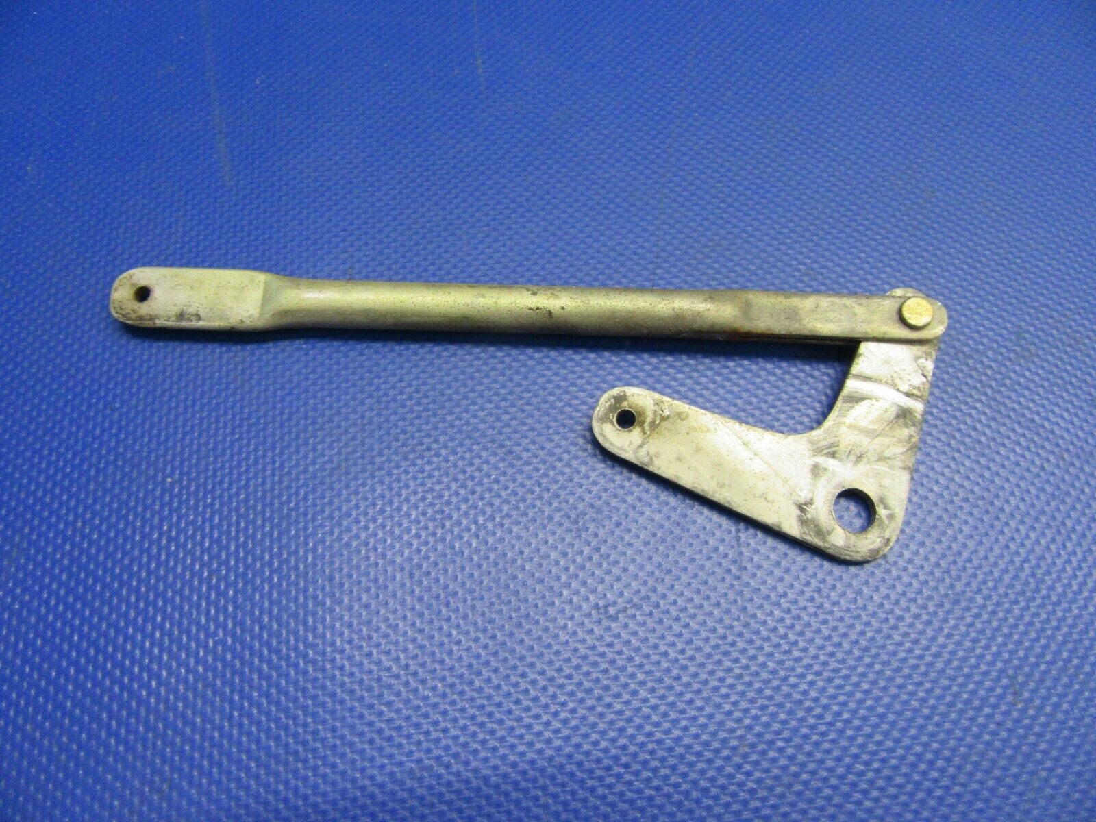 Cessna 177RG Bell Crank & Push Rod RH Cabin Door P/N 1717085-2 (0621-437)