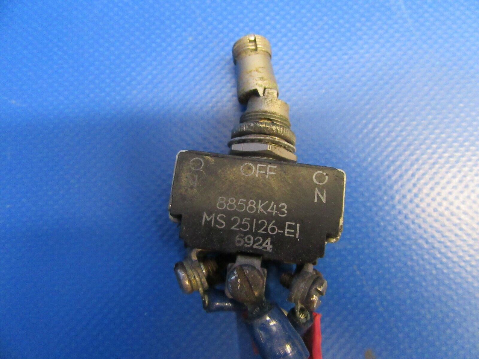 Cessna 310 / T310Q Gear Up Down Switch 0813525-4, MS25126-E1 (0619-370)