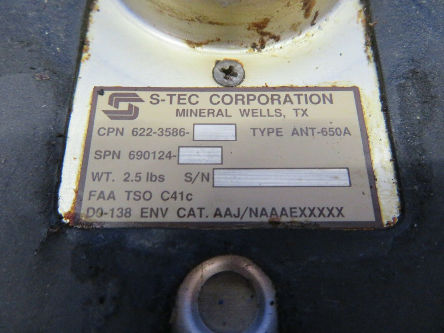 Beech Baron 58P S-TEC ANT-650A Antenna P/N 622-3586-001 (0320-320)