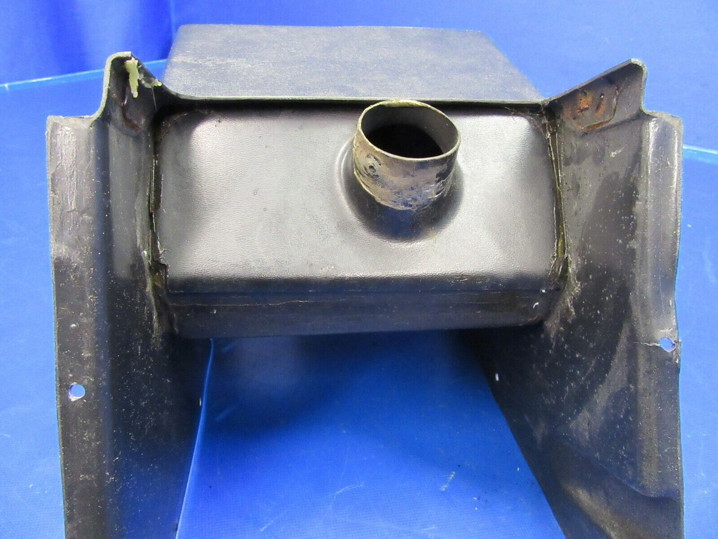 Beech Baron 58P Center Pedestal with Air Conditioning P/N 106-524017-25 (0420-22