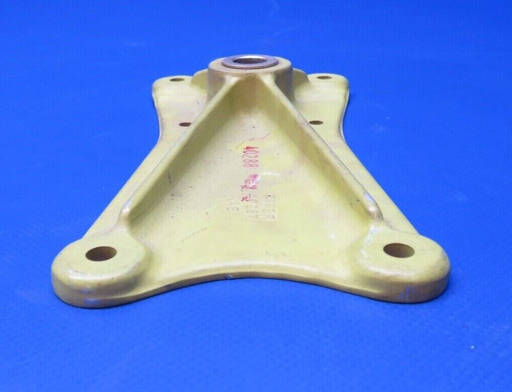 Piper Navajo Main Gear Trunion Fitting P/N 40288-000 NOS (0922-458)