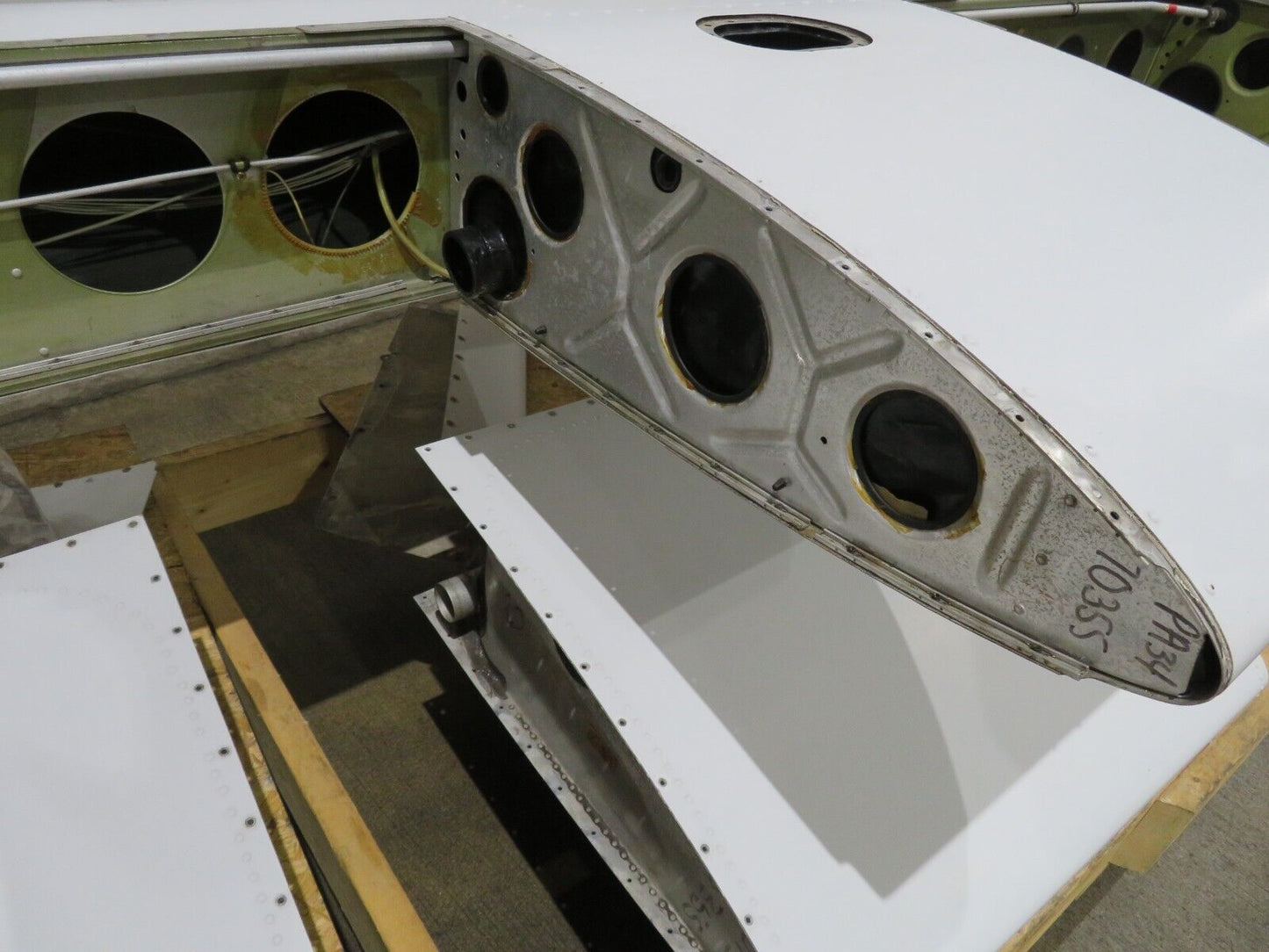 1978 Piper PA-34-200T Seneca LH Wing P/N 37093-03 (0423-104)