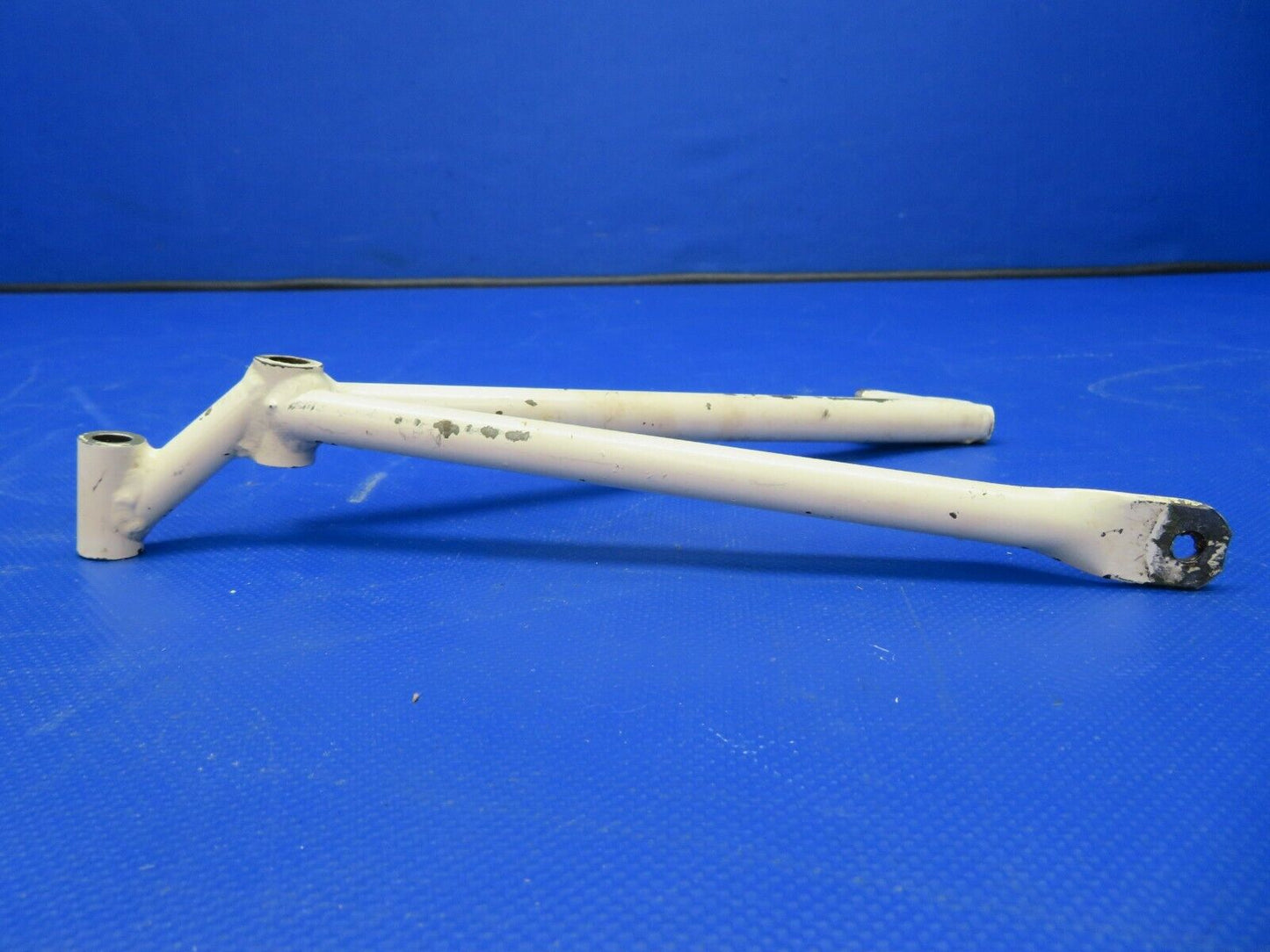 Cessna 177RG Support Main Gear Actuator RH P/N 2041014-2 (0621-770)