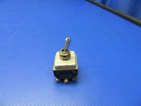 Beech Baron 95-B55 Toggle Switch P/N 35-380053-9 (1121-346)