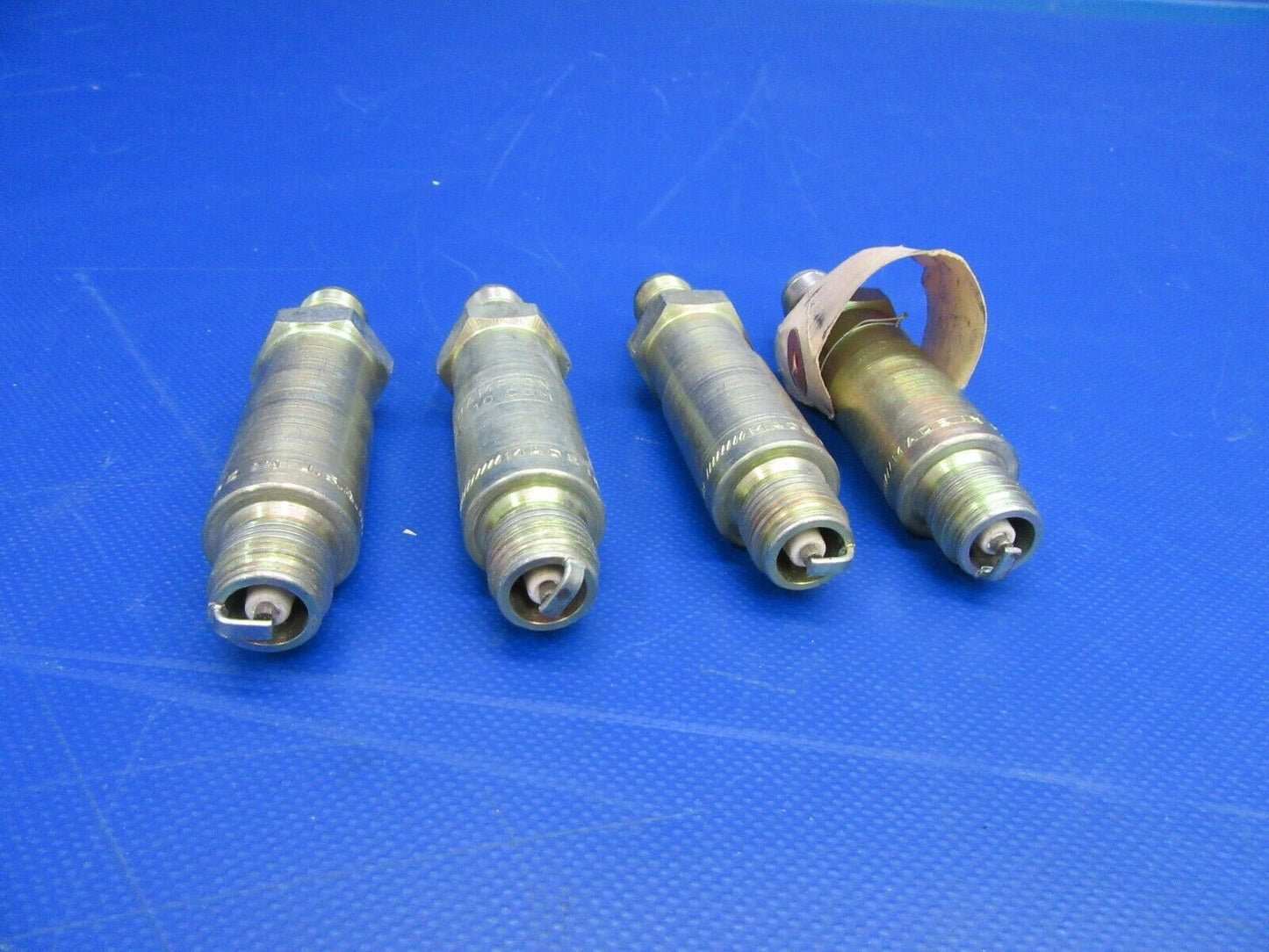 Champion Spark Plug P/N XE-10COM, 1182M2 LOT OF 4 (0219-404)