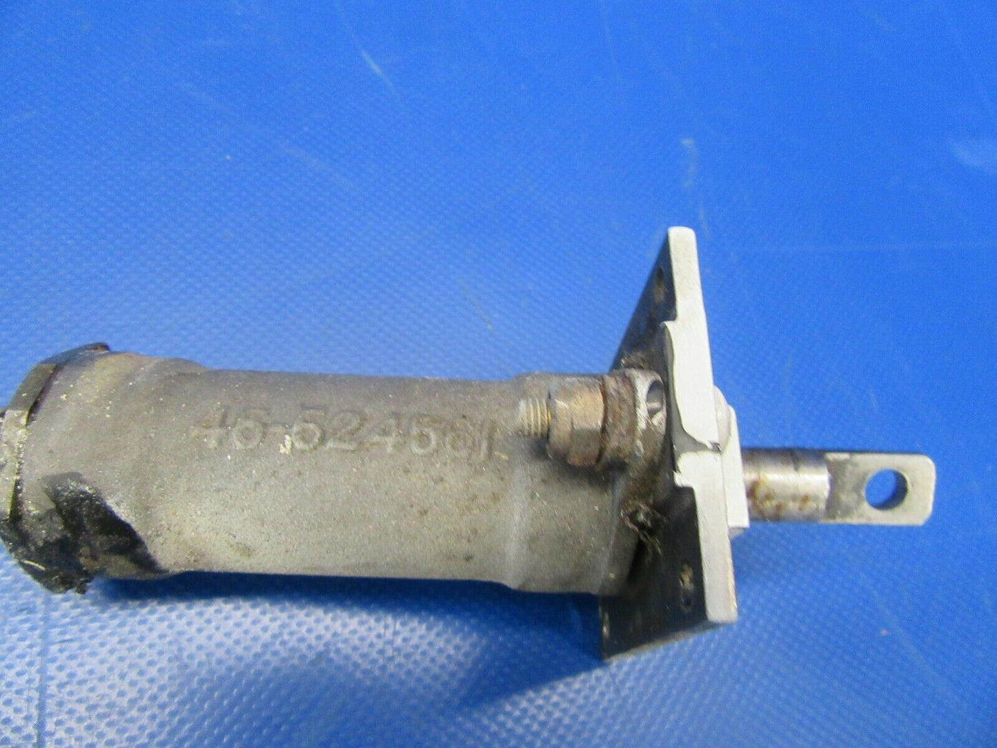 Beech Baron E-55 Trim Tab Actuator Elevator RH 96-526013-606 (0719-162)