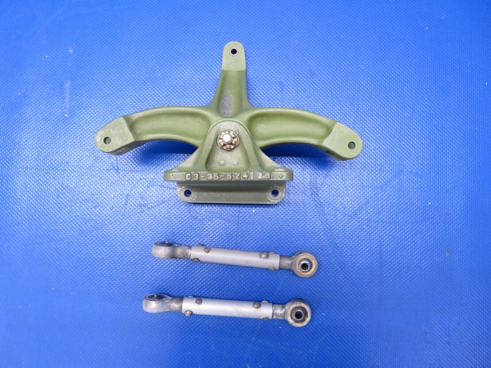 Beech 95-B55 Bellcrank Rudder Control RH P/N 35-524138-2, 96-524136 (0621-660)