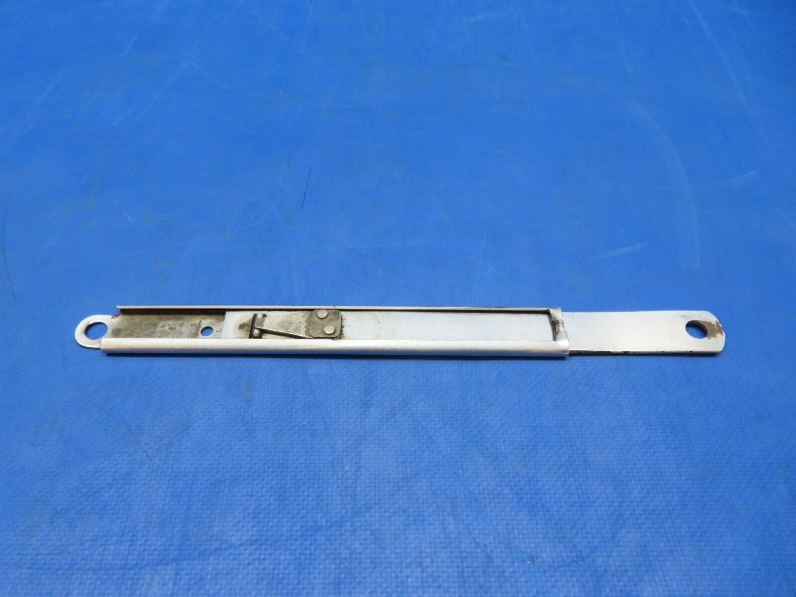 Cessna 310 / 310F Door Stop / Holder Assy P/N 0811488-4 (1123-367)