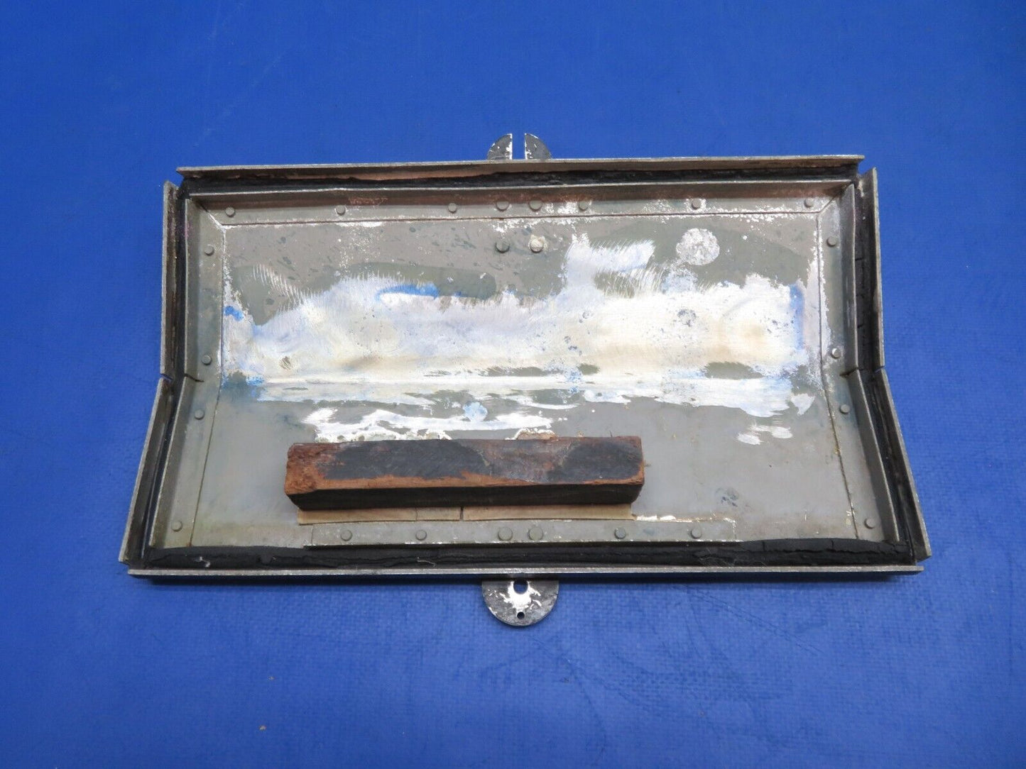 Piper PA-28-140 Battery Box Assy w/ Lid P/N 63888-00 (1123-161)