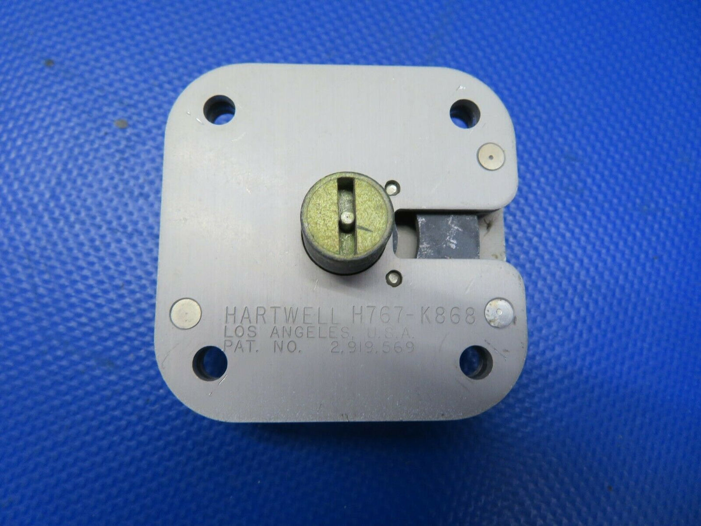 Piper PA-31 Navajo Hartwell Cowl Latch Housing 565-251 / H767-K868 (0521-707)