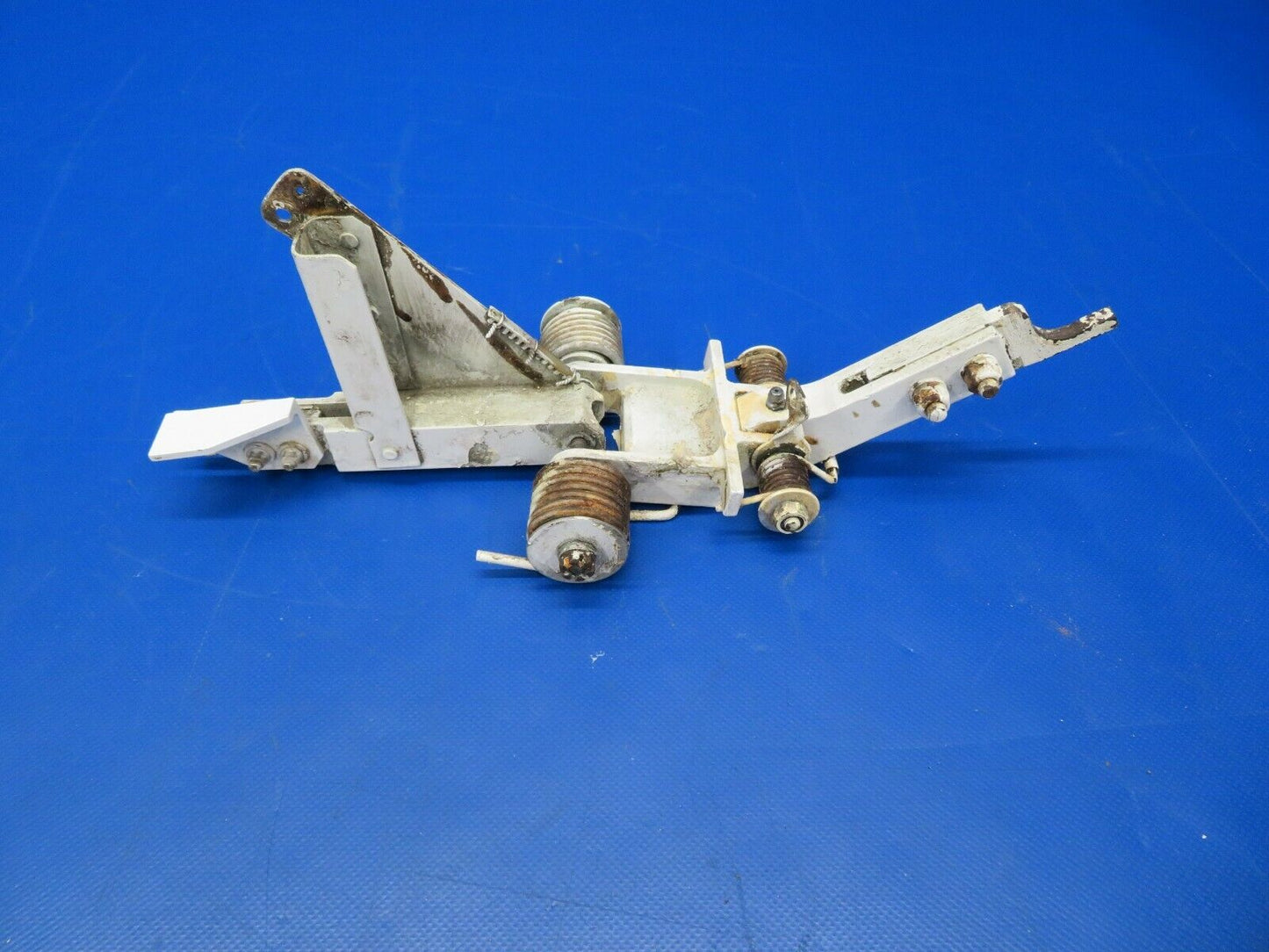 Beech Baron E-55 Down & Uplock Main Gear Retract LH P/N 60-810092-19 (0120-143)