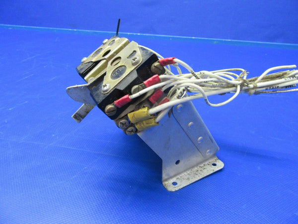 Beech Baron 95-A55 Landing Gear Limit Switch Assembly P/N 95-364011 (0420-255)