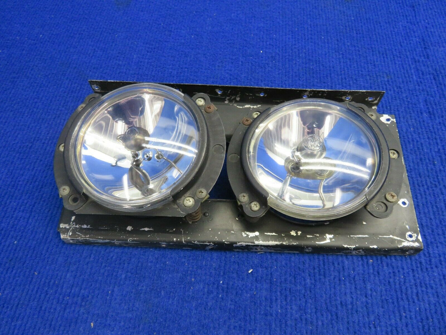 Cessna 210 Dual Landing Light Assy w Bulbs (0322-480)