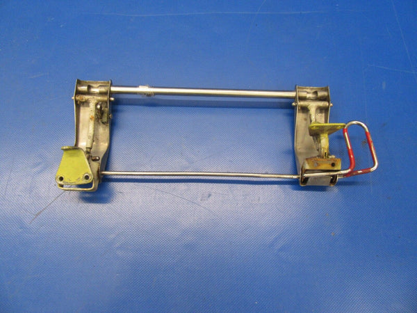 Beech Baron 58 Latch Assy RH Openable Window P/N 002-430055-2 (0617-84)