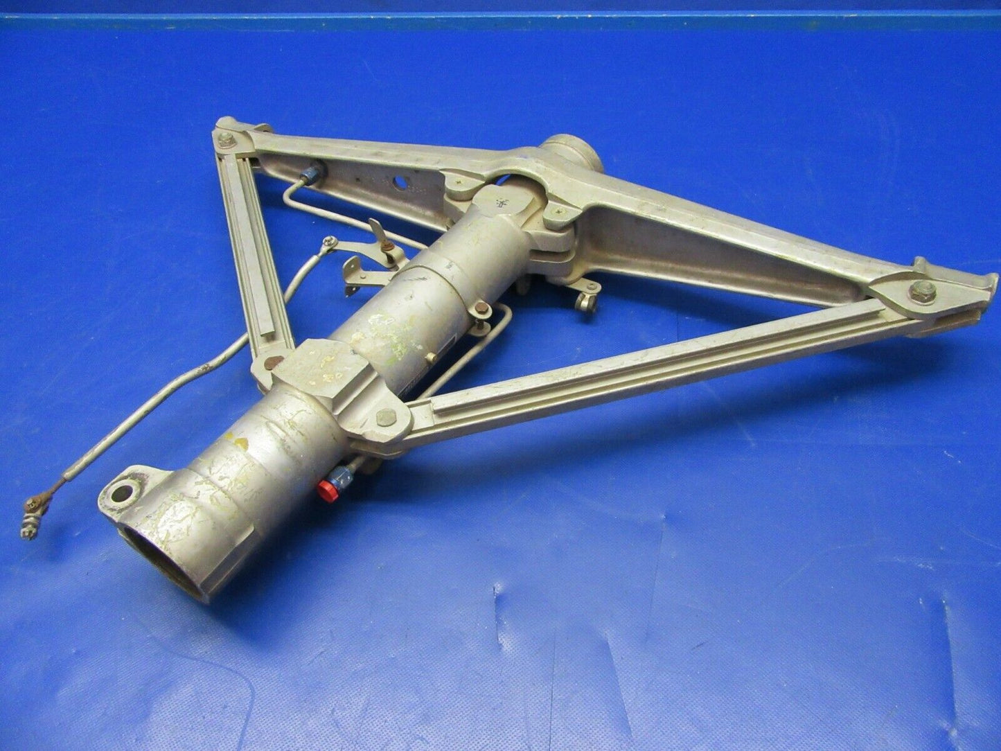 Beech LH Main Landing Gear Truss Assembly P/N 35-815247-17 (0520-234)