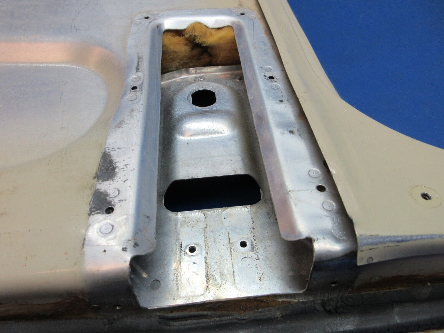 Piper Cherokee PA-28-140 Cabin Door Assy P/N 66657-00 (0823-152)