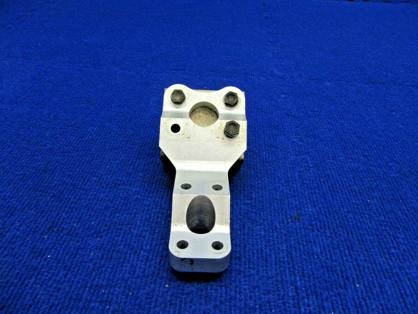 Cirrus SR-22 Axle Fitting Main Gear P/N 18103-001 (0122-378)