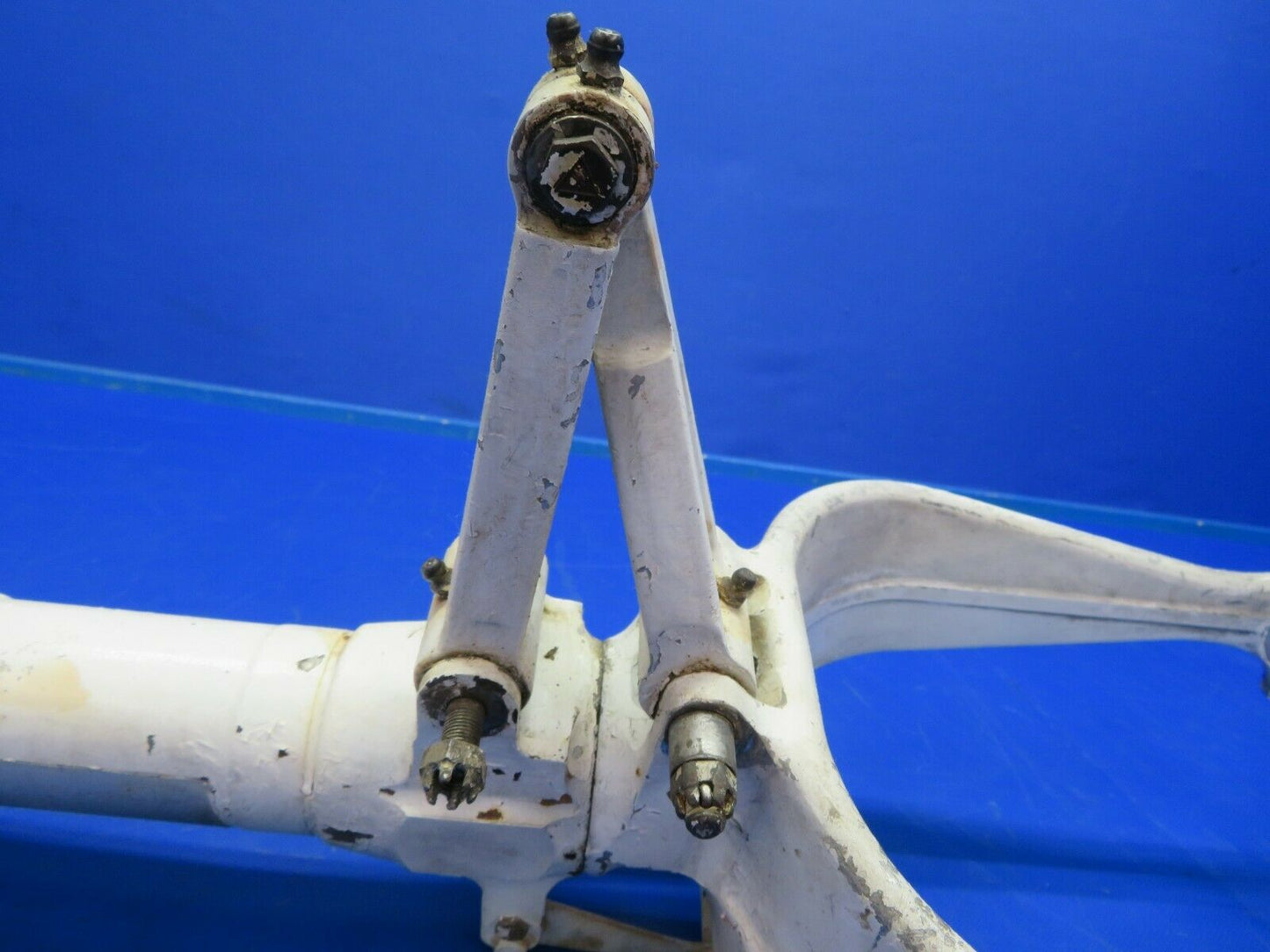 Cessna 310P Nose Gear Strut Assy Trunnion P/N 5842000-213 (0620-691)