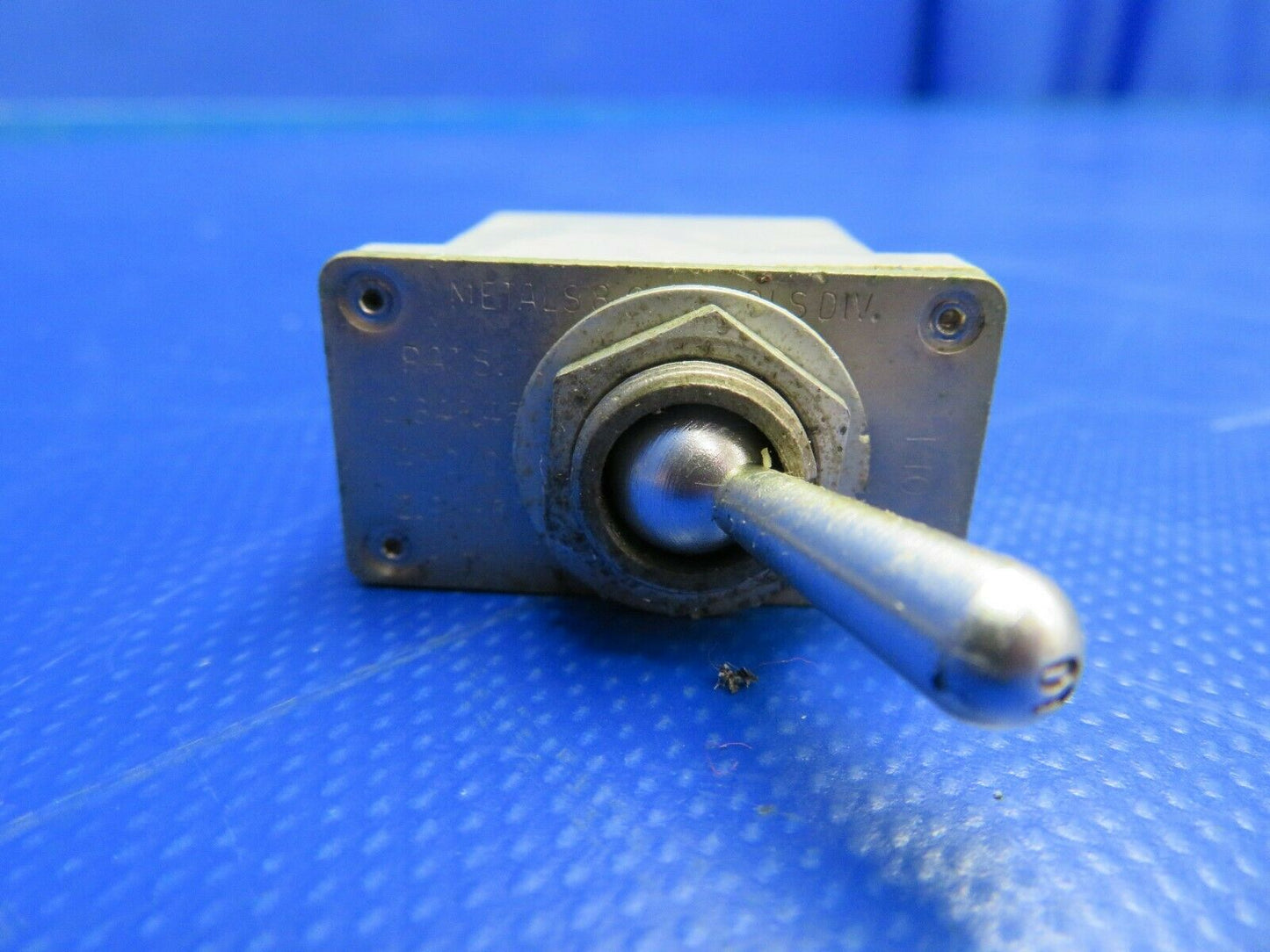 Beech G35 Bonanza Toggle Switches LOT OF 6 P/N 8731K3 (0620-361)
