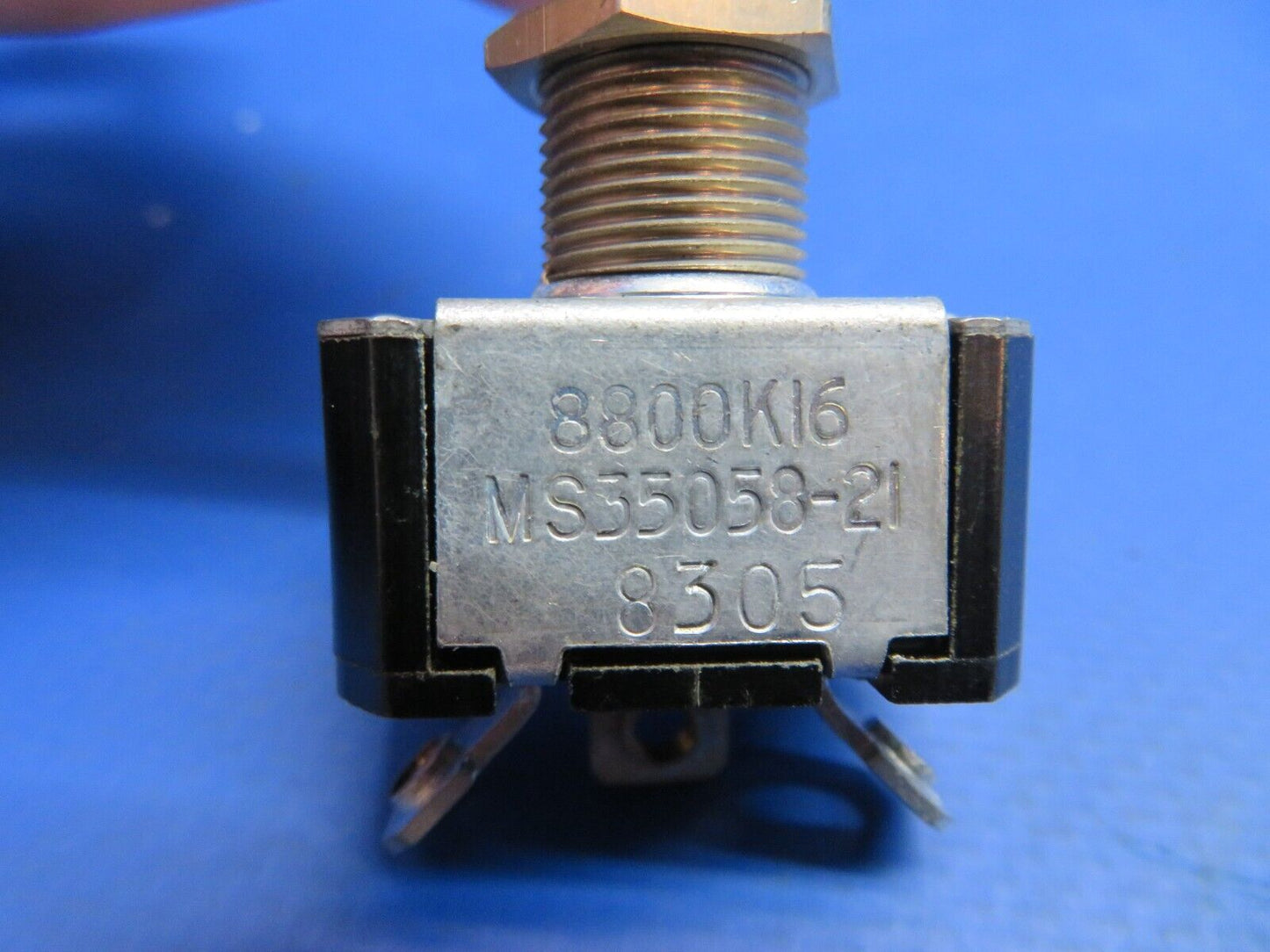 Cutler Hammer Toggle Switch P/N M535058-21 LOT OF 4 NOS (1222-930)